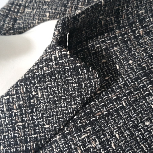 Ann Taylor Loft silk and wool blend overcoat. Size 6 - Picture 4 of 7